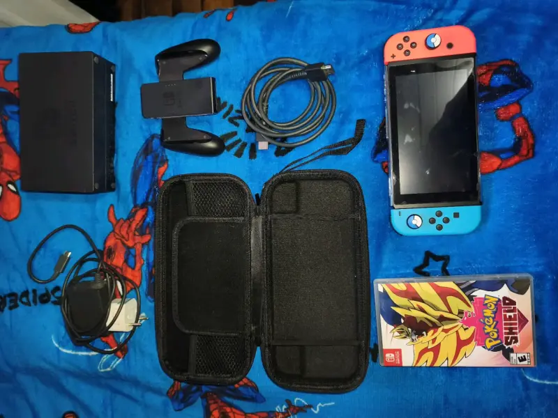 Consola Nintendo Switch con accesorios y juego - 5