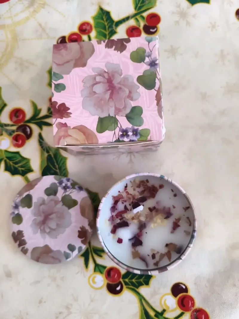 Vela aromática floral en caja decorativa - 2
