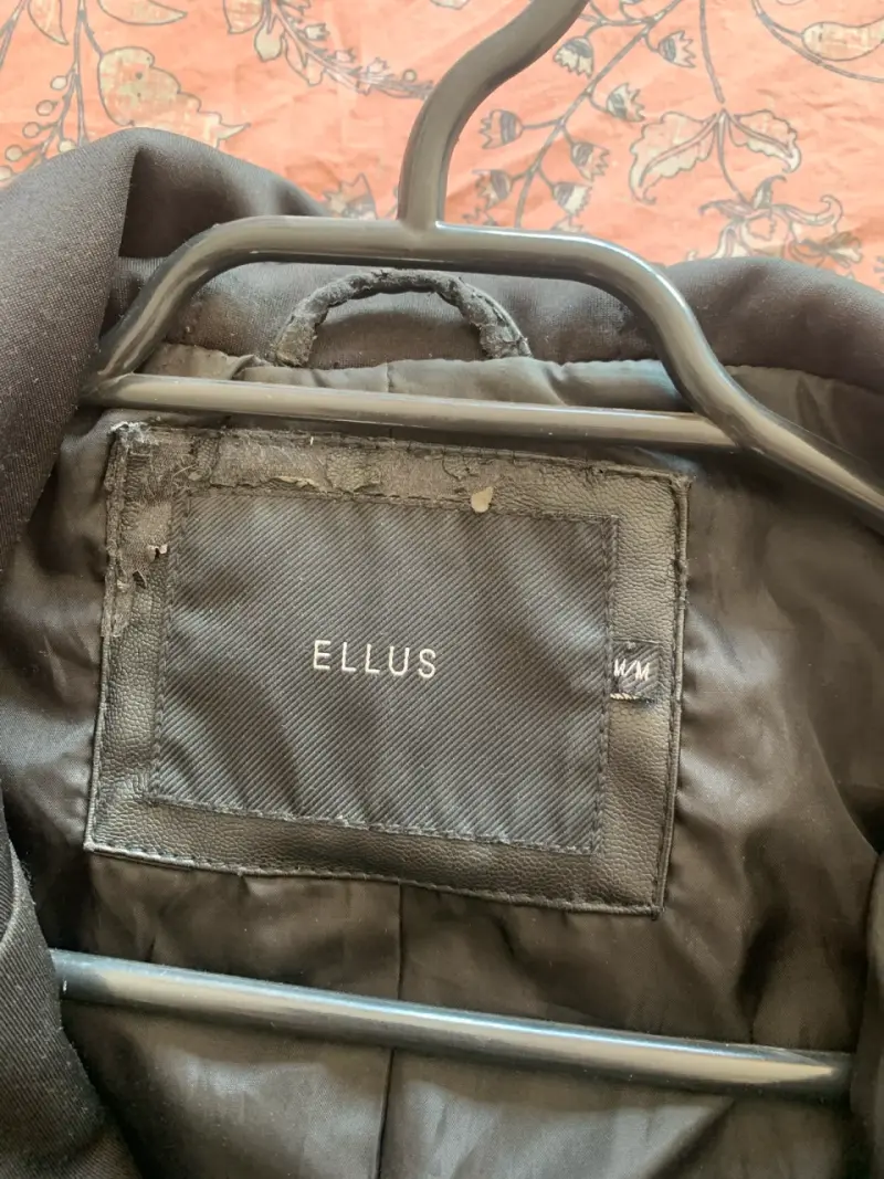 Chaqueta de cuero sintético negra Ellus con capucha - 5