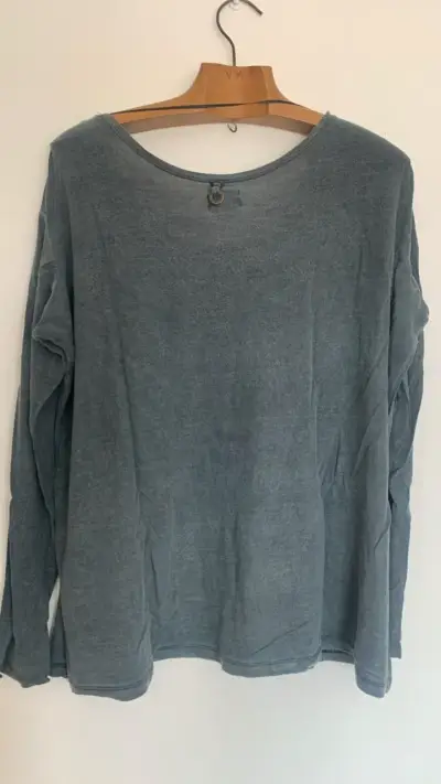 Polera manga larga gris con diseño de luna Umbrale - miniatura 3