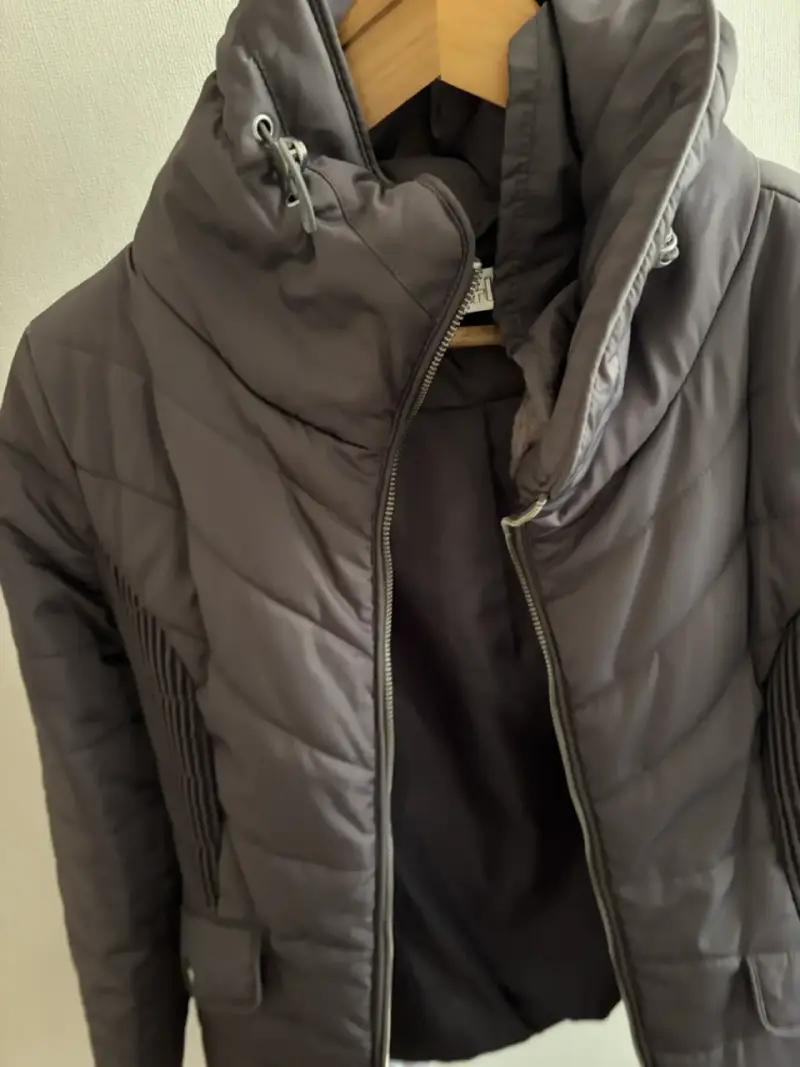 Chaqueta acolchada con capucha para mujer - 4