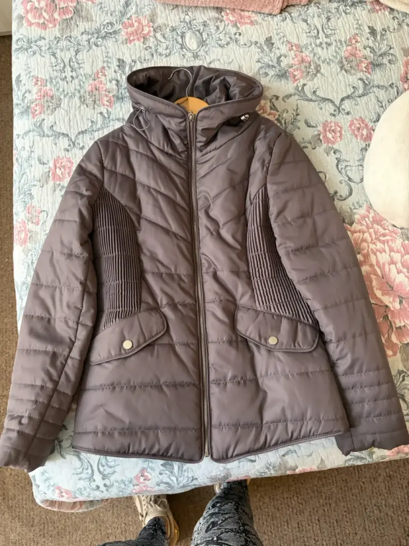 Chaqueta acolchada con capucha para mujer - 5