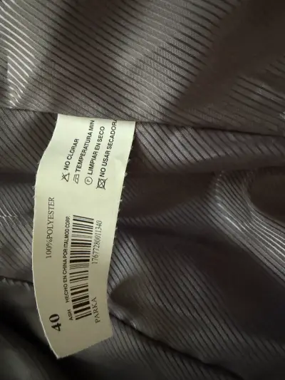 Chaqueta acolchada con capucha para mujer - miniatura 6