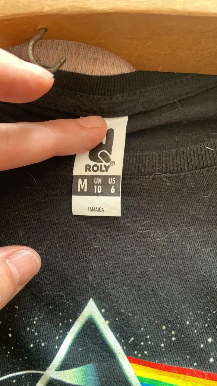 Polera negra con diseño gráfico Pink Floyd - 2