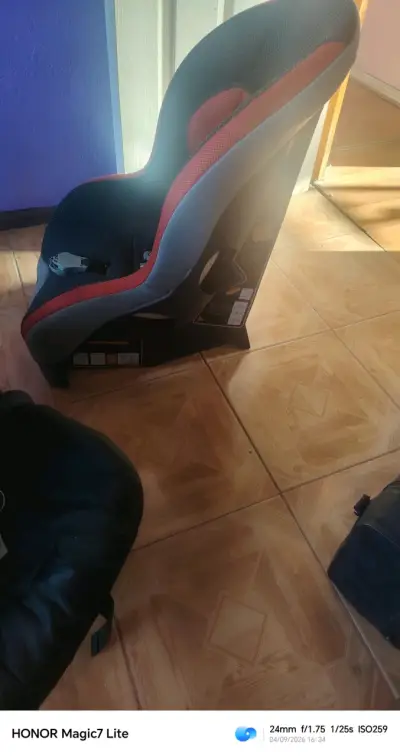 Silla de Auto Bebesit Roja y Negra - miniatura 2