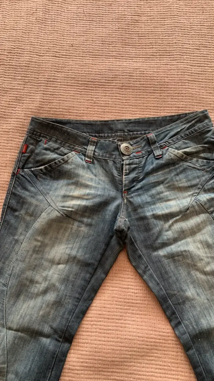 Jeans de mezclilla azul desgastado para hombre - 1