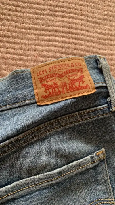 Jeans Levi's 315 Shaping Bootcut Talla 28 - miniatura 3