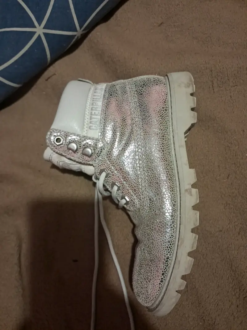 Botas de mujer plateadas CAT con diseño brillante - 2