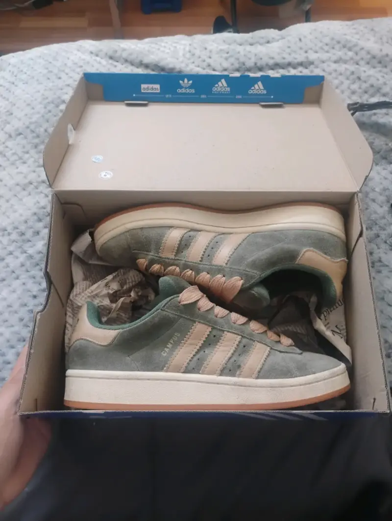 Zapatillas Adidas Campus Verde y Beige - 1