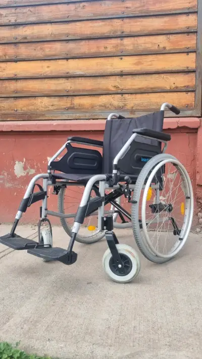 Silla de Ruedas Plegable Lesenhilf en Buen Estado - miniatura 2