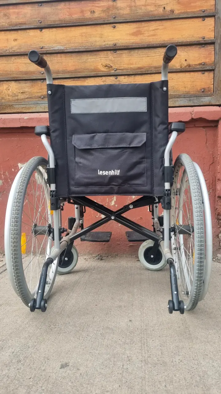 Silla de Ruedas Plegable Lesenhilf en Buen Estado - 4