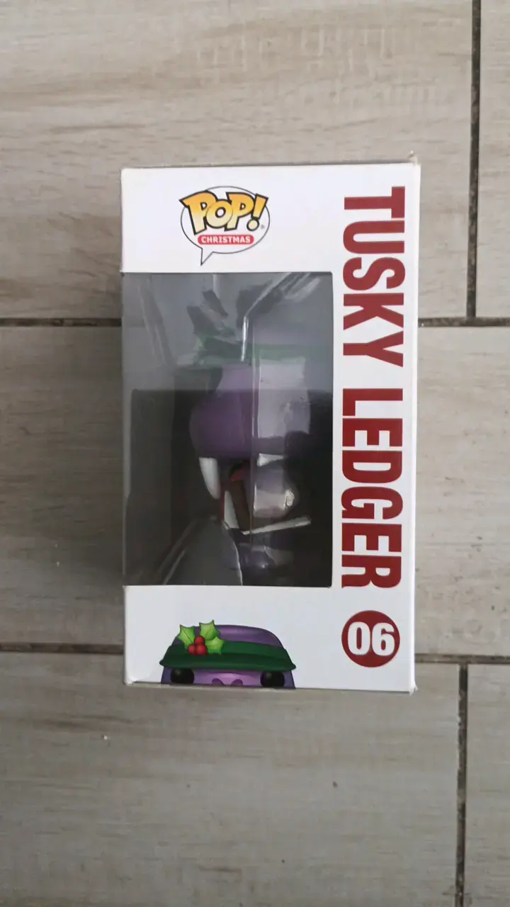 Figura Funko Pop Tusky Ledger de Navidad - 3