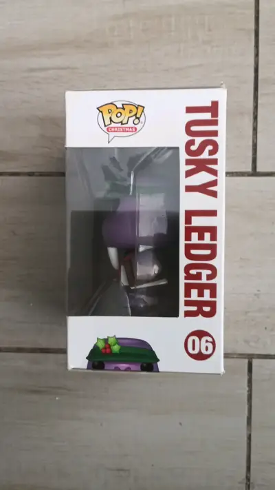 Figura Funko Pop Tusky Ledger de Navidad - miniatura 3