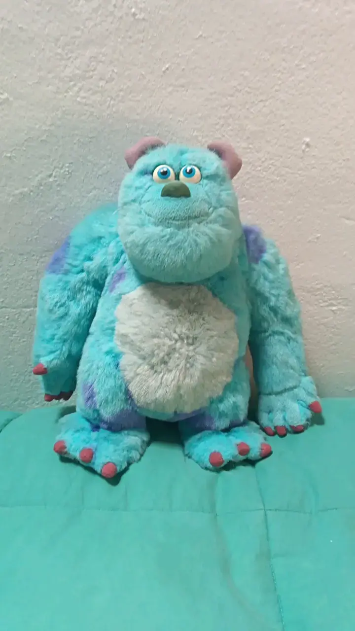 Peluche de Sulley de Monsters Inc en buen estado