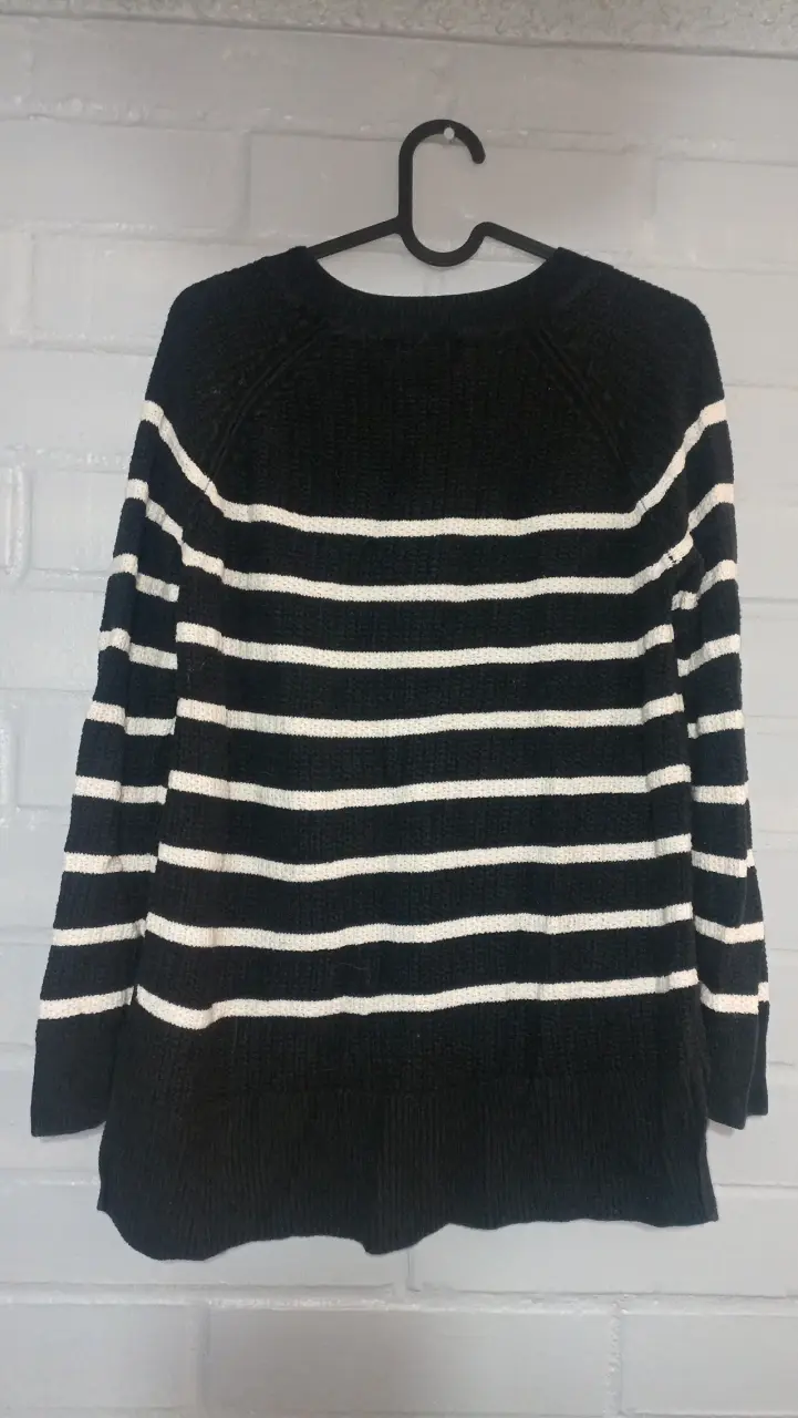 Suéter de rayas blanco y negro para mujer