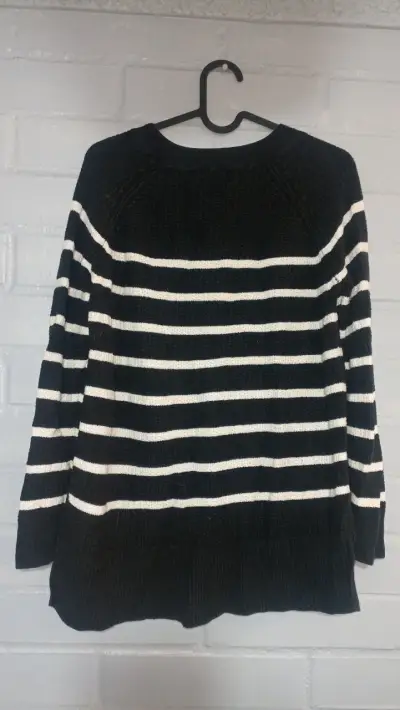 Suéter de rayas blanco y negro para mujer - miniatura 1