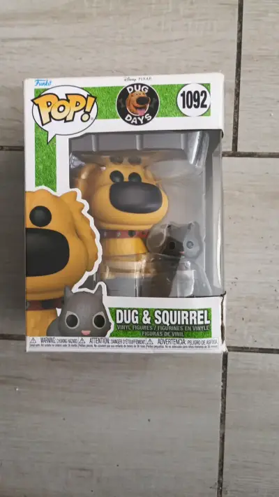 Figura Funko Pop Dug y Ardilla de Vinilo - miniatura 1