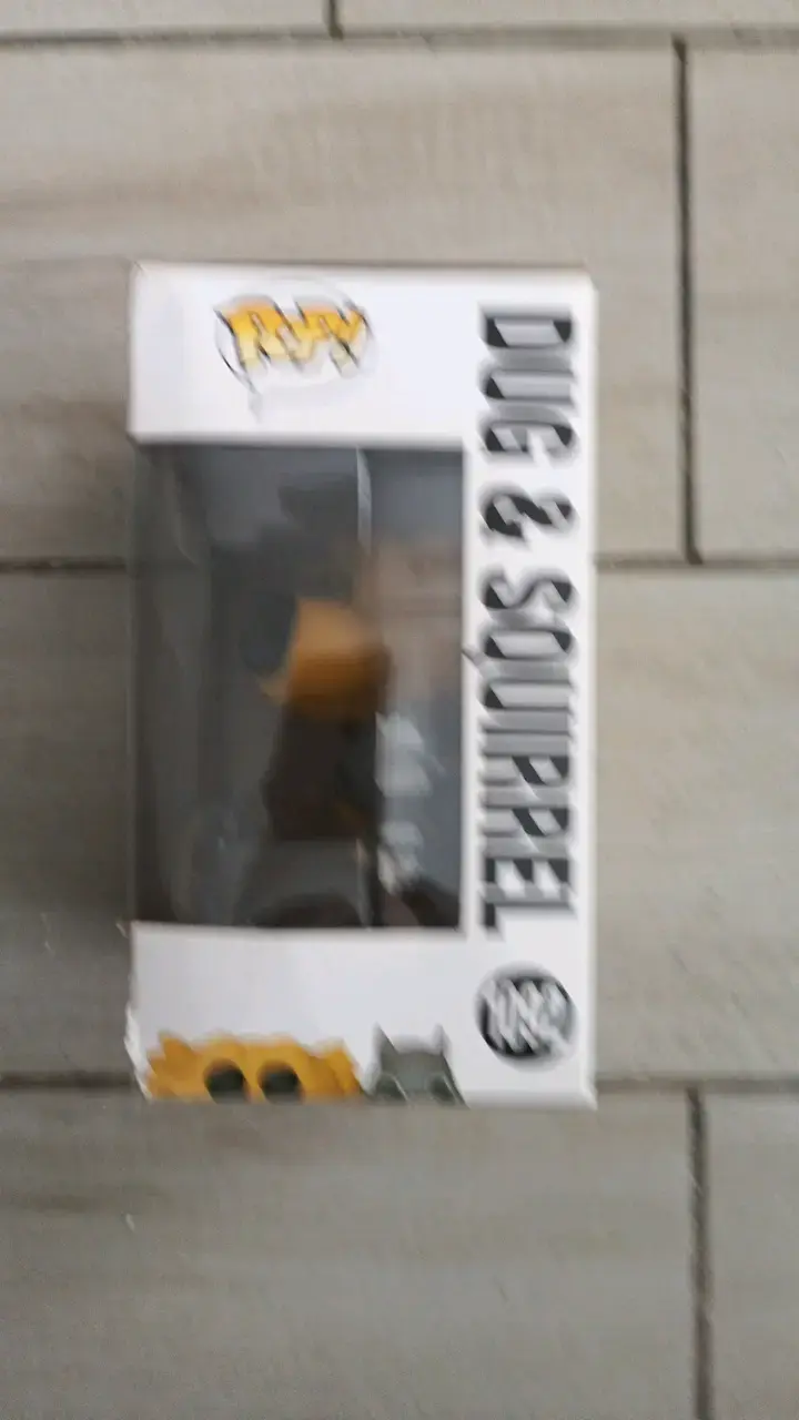 Figura Funko Pop Dug y Ardilla de Vinilo - 3