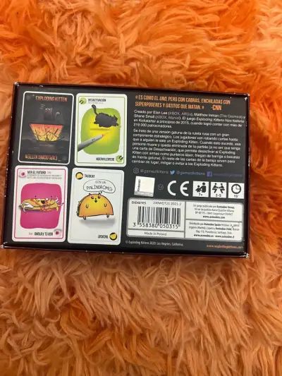 Juego de cartas Exploding Kittens para 2-5 jugadores - miniatura 2