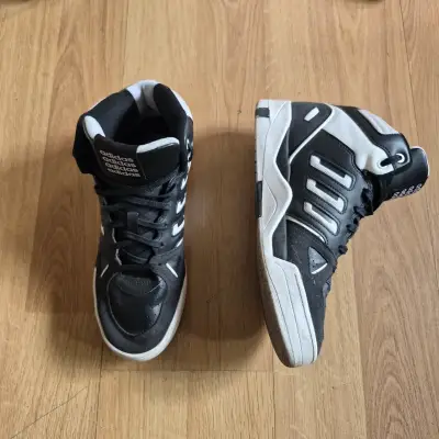 Zapatillas deportivas Adidas Midcity talla 42 - miniatura 1