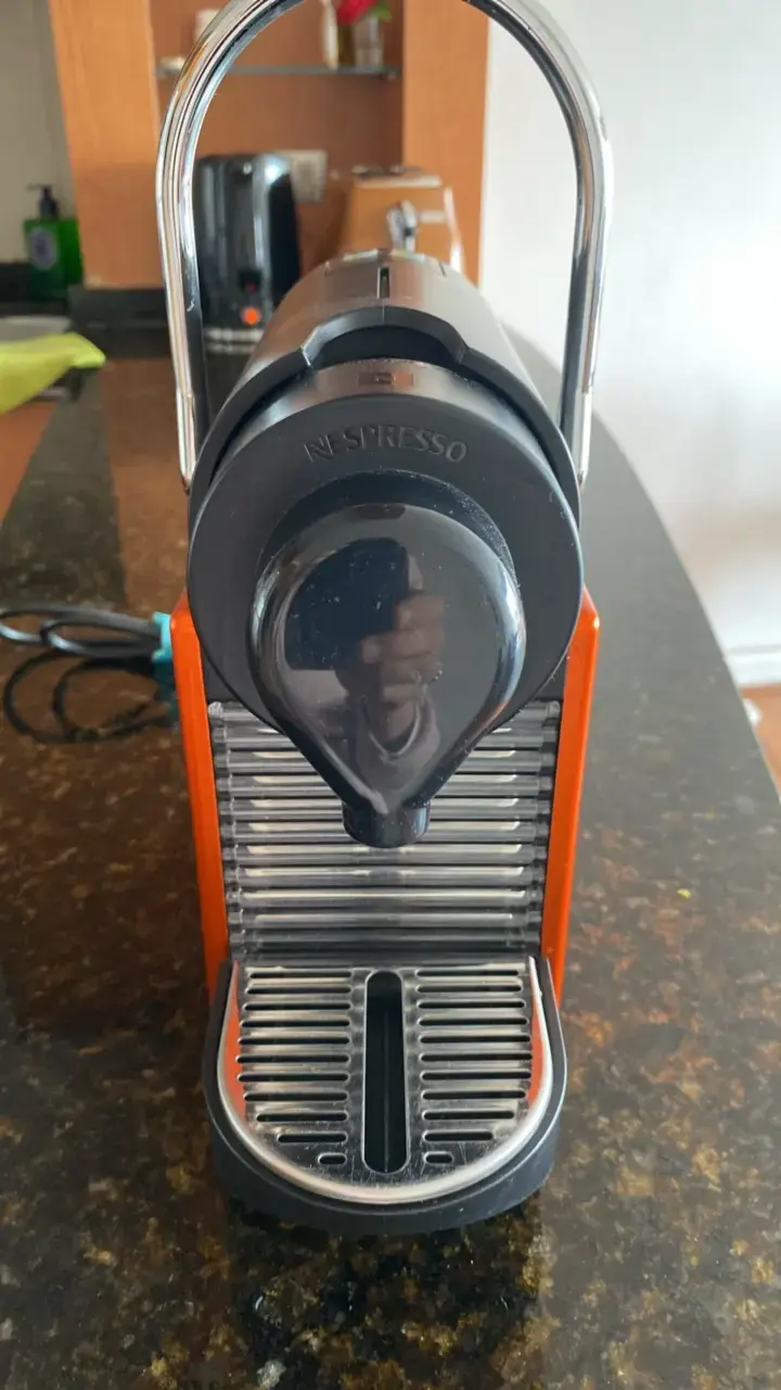 Máquina de café Nespresso Pixie color naranja - 2