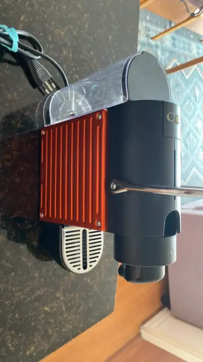 Máquina de café Nespresso Pixie color naranja - miniatura 3