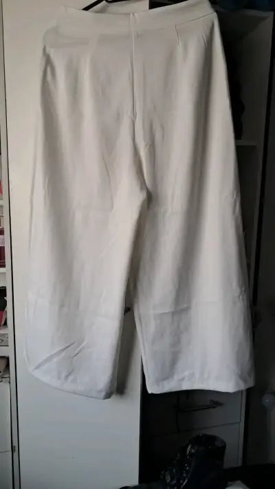 Pantalones blancos de mujer con botones Shein - miniatura 2