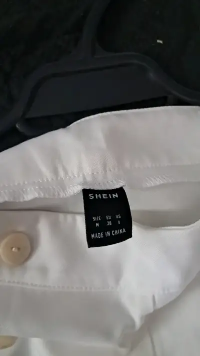 Pantalones blancos de mujer con botones Shein - miniatura 3