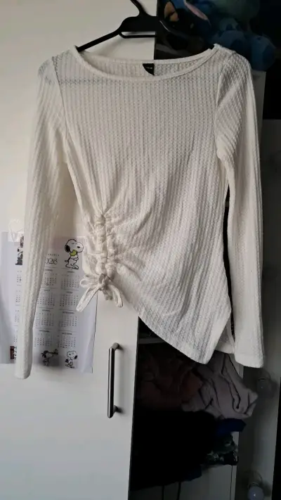 Polera blanca con diseño fruncido Shein - miniatura 1