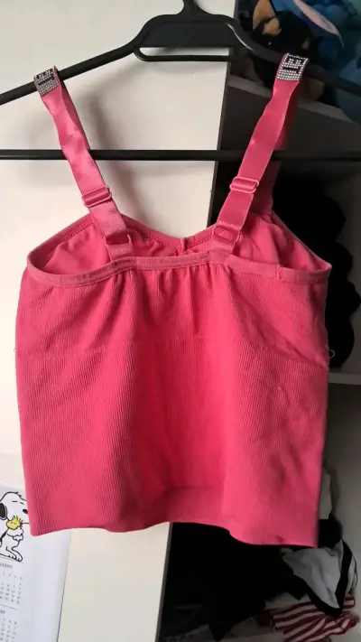 Top rosa con tirantes brillantes - miniatura 2