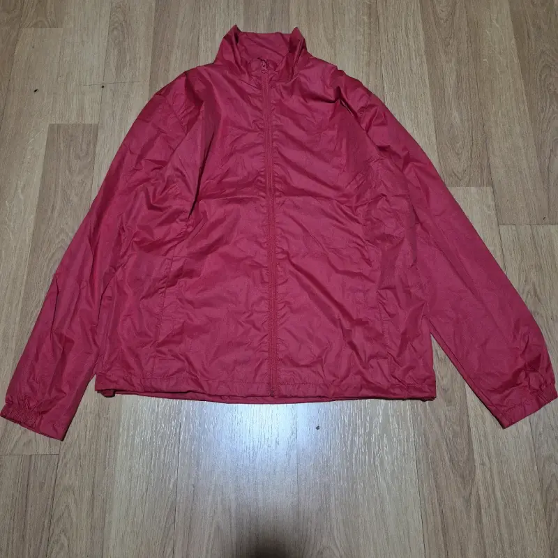 Chaqueta deportiva cortavientos roja Jayson