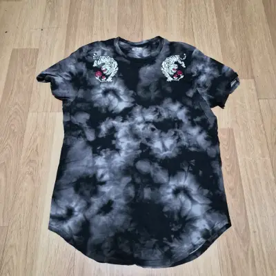 Polera tie-dye negra con tigres Hollister - miniatura 1