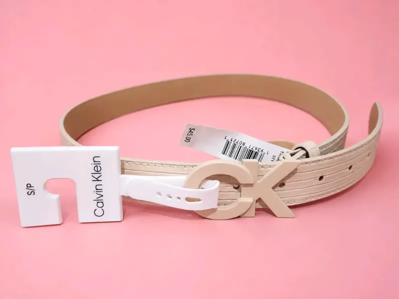 Cinturón beige Calvin Klein con hebilla CK - 1