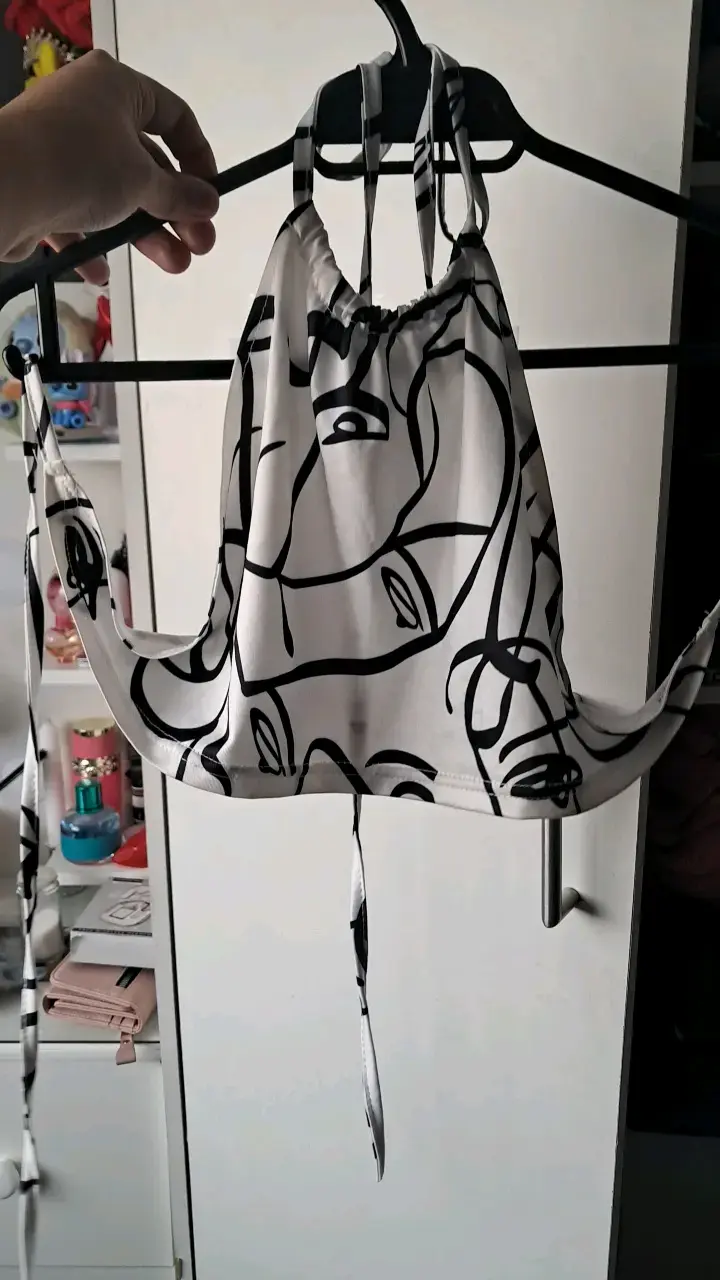 Top halter blanco con diseño abstracto - 1
