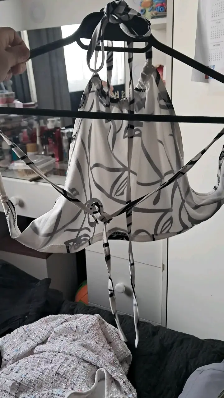 Top halter blanco con diseño abstracto - 2