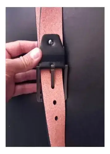 Cinturón de cuero marrón con hebilla metálica - miniatura 3