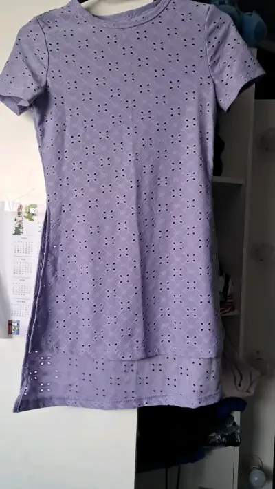 Vestido lila con diseño calado - miniatura 1