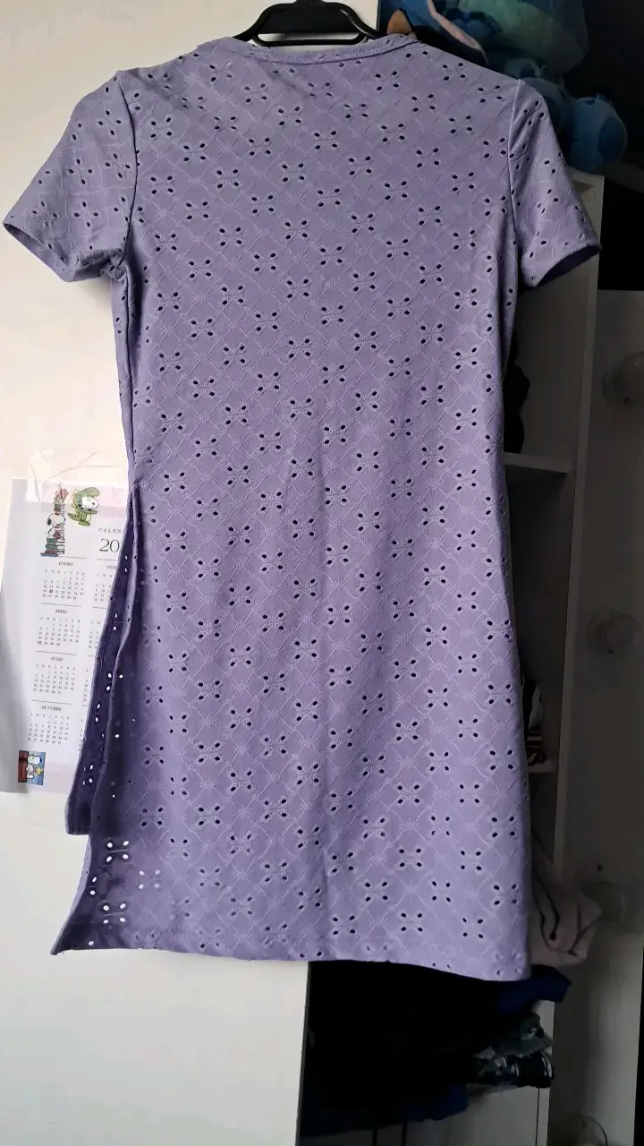 Vestido lila con diseño calado - 2