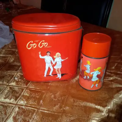 Set de lonchera y termo vintage rojo - miniatura 1