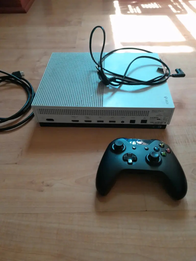Consola Xbox One S 500gb con control y cables - 2