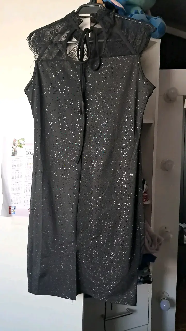 Vestido negro con encaje y brillo - 2