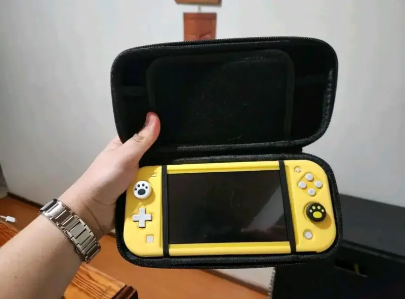 Nintendo Switch Lite Amarilla - 2