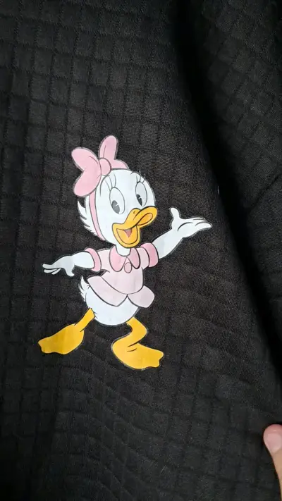 Polerón negro con capucha y estampado de Daisy - miniatura 2