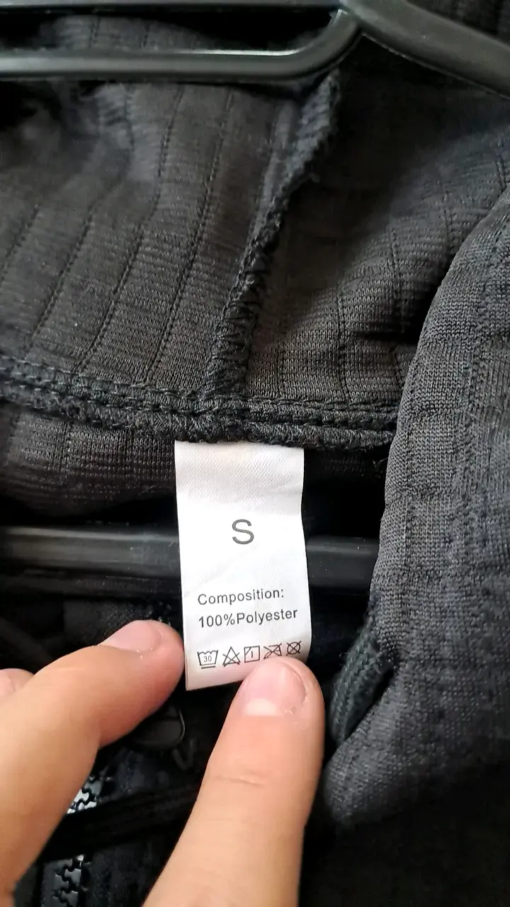 Polerón negro con capucha y estampado de Daisy - 4