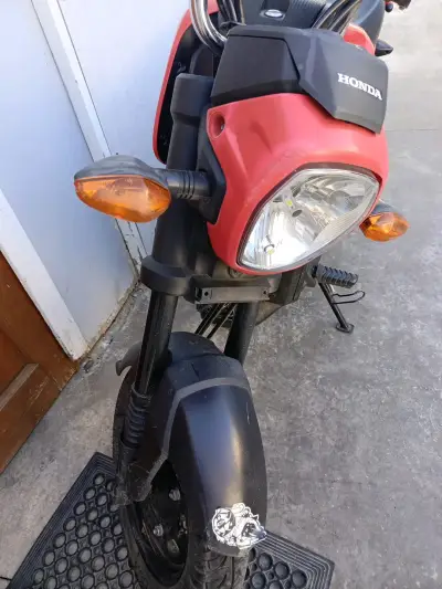 Moto Honda Navi roja en buen estado - miniatura 4