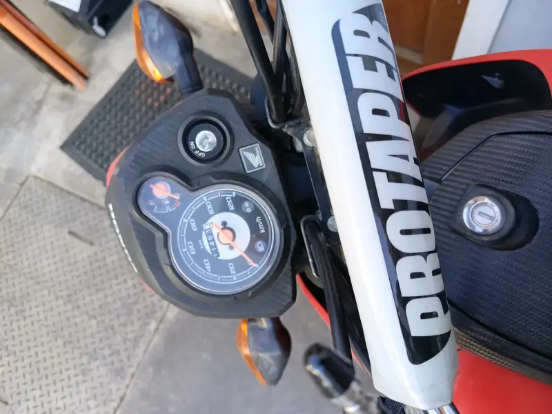 Moto Honda Navi roja en buen estado - 5