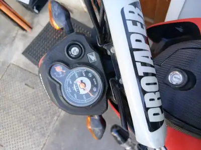 Moto Honda Navi roja en buen estado - miniatura 5