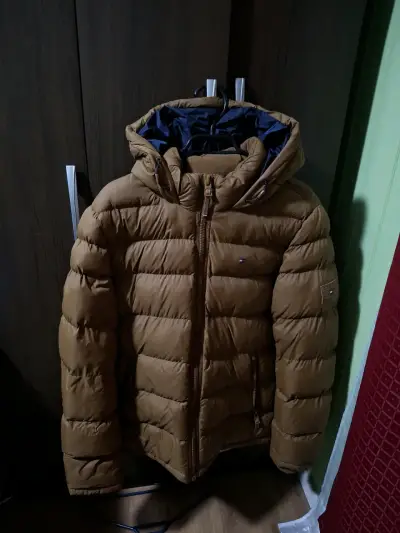 Chaqueta Tommy Hilfiger marrón con capucha - miniatura 1