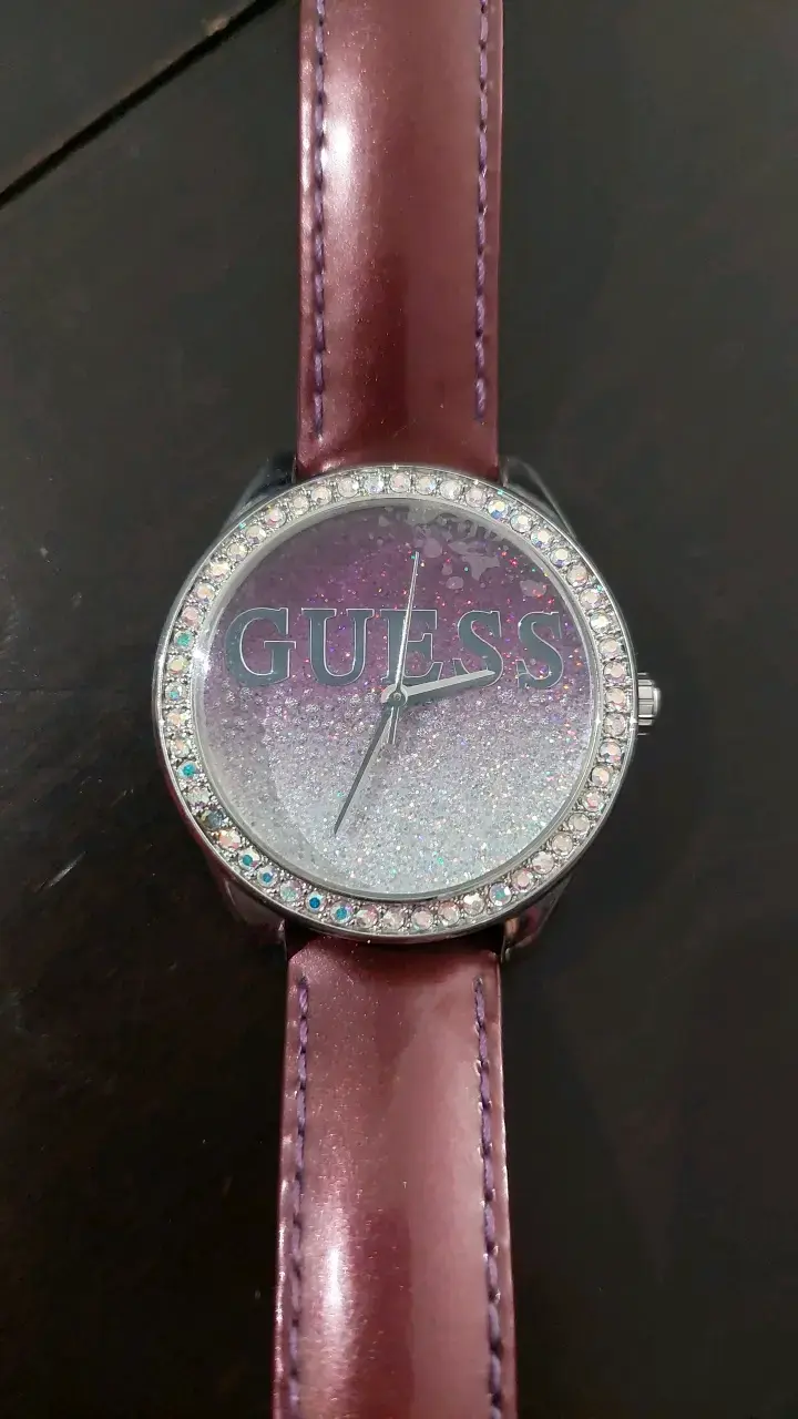 Reloj Guess para mujer con correa de cuero morado - 2
