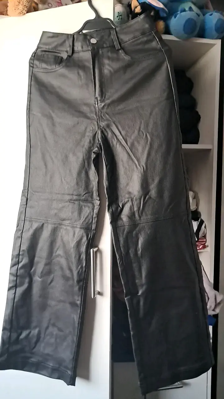 Pantalones de cuero sintético negros talla M - 1